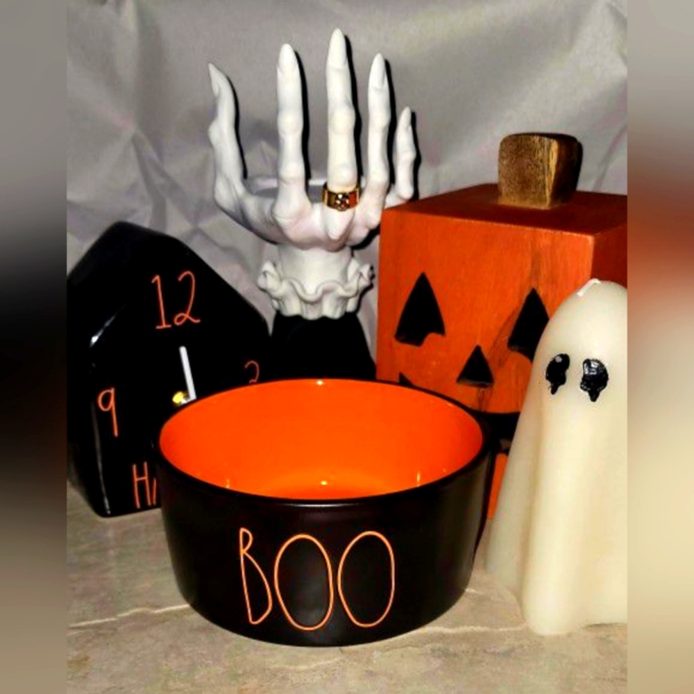 Rae Dunn Black "BOO" bowl